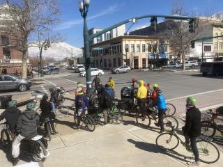 Group of bicyclist at intersection.