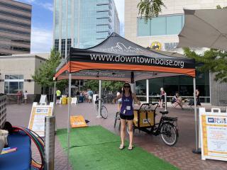 Pop-up event with cargo bike and games.