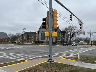 Intersection with pedestrian infrastructure, but no bicycling infrastructure.