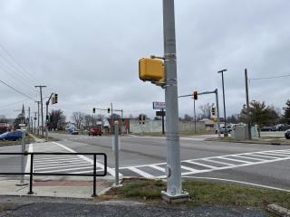 Intersection with pedestrian infrastructure, but no bicycling infrastructure.